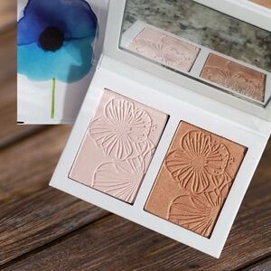 Popsugar Be Bright highlighter in Cool it Now. NEW